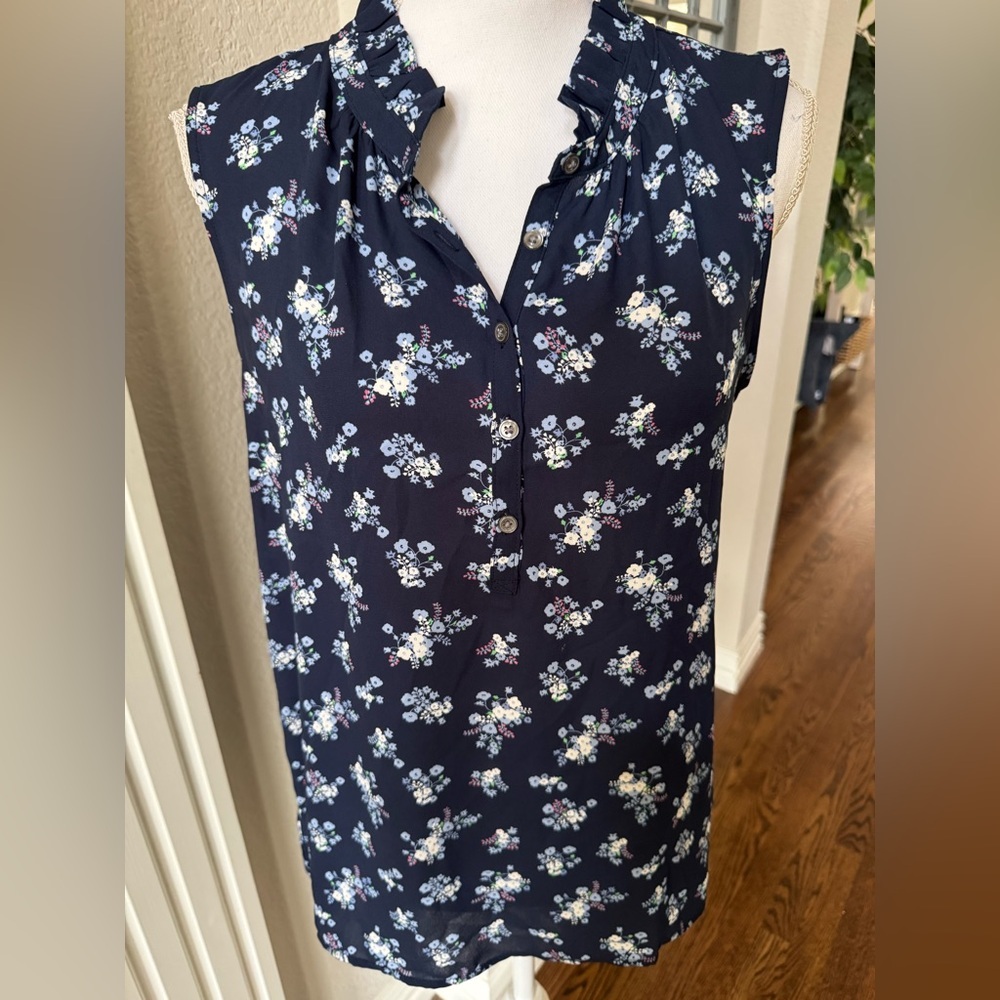 Loft Floral Navy Sleeveless Top in medium -EUC like new